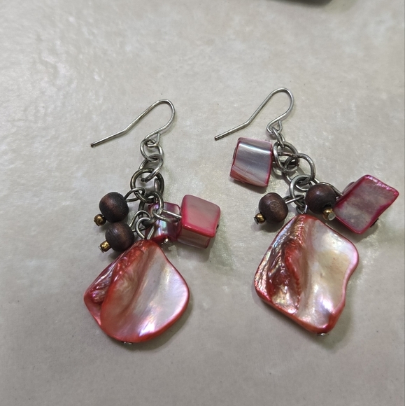 Vintage Handmade Shell and Beads Red Dangle Earrings - Picture 5 of 17